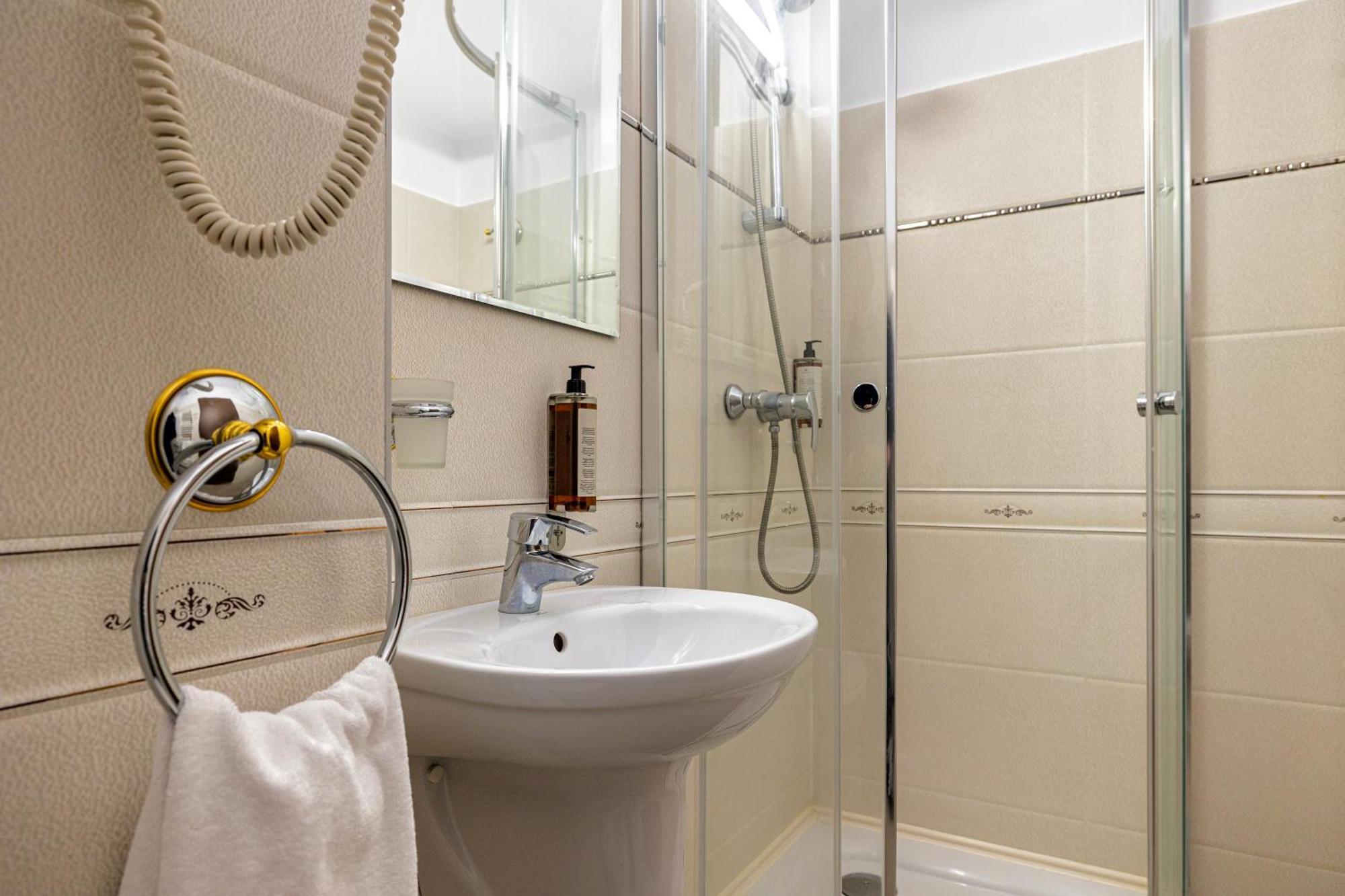 Standard Double Room - No Elevator